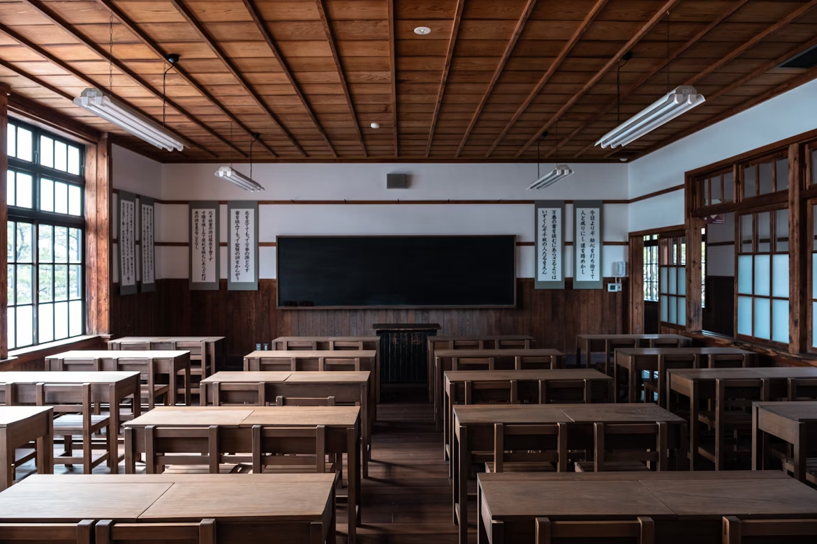 学校用の可動間仕切り施工事例5選