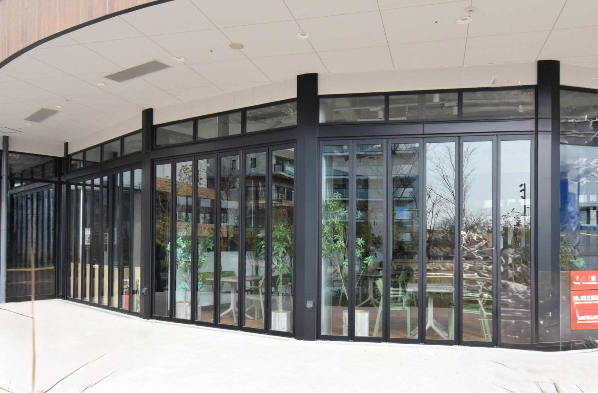 阪急オアシス吹田SST店|ファミリーがくつろげる広々とした空間を演出