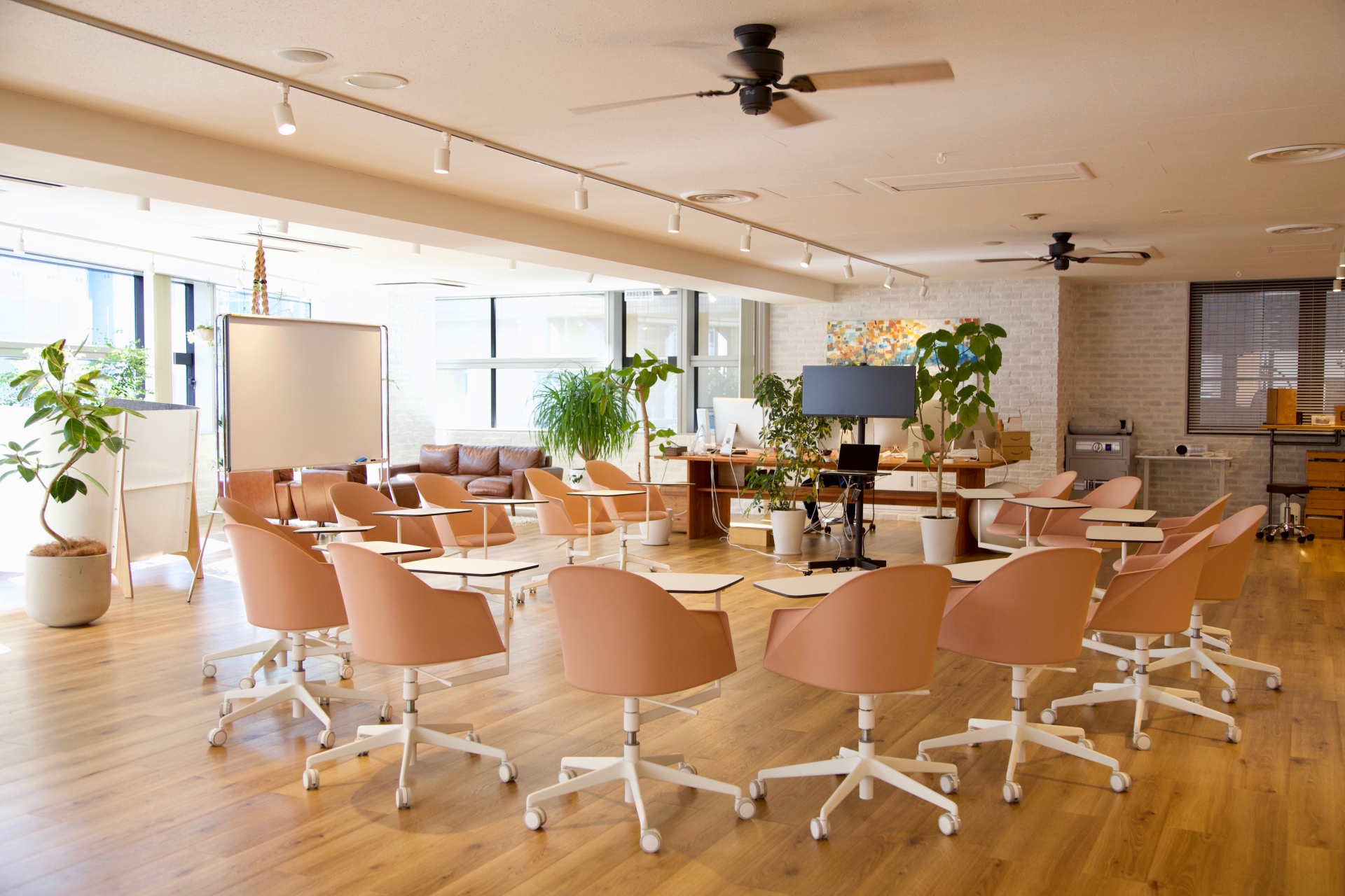 折戸・横引きシャッターで開放感を生み出す方法