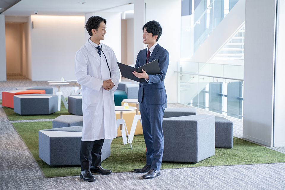 【エリア別】折戸・横引きシャッターで実現する病院の導線設計