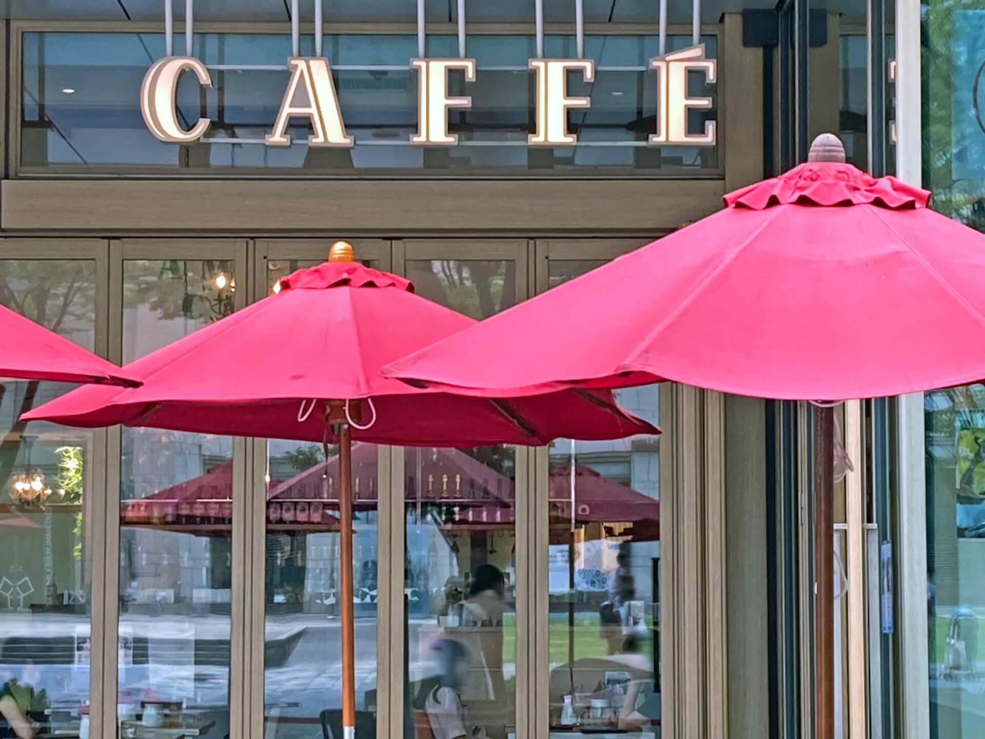 外部用の間仕切りに折戸を活用する3つのメリット｜主な種類や施工事例、注意点を解説