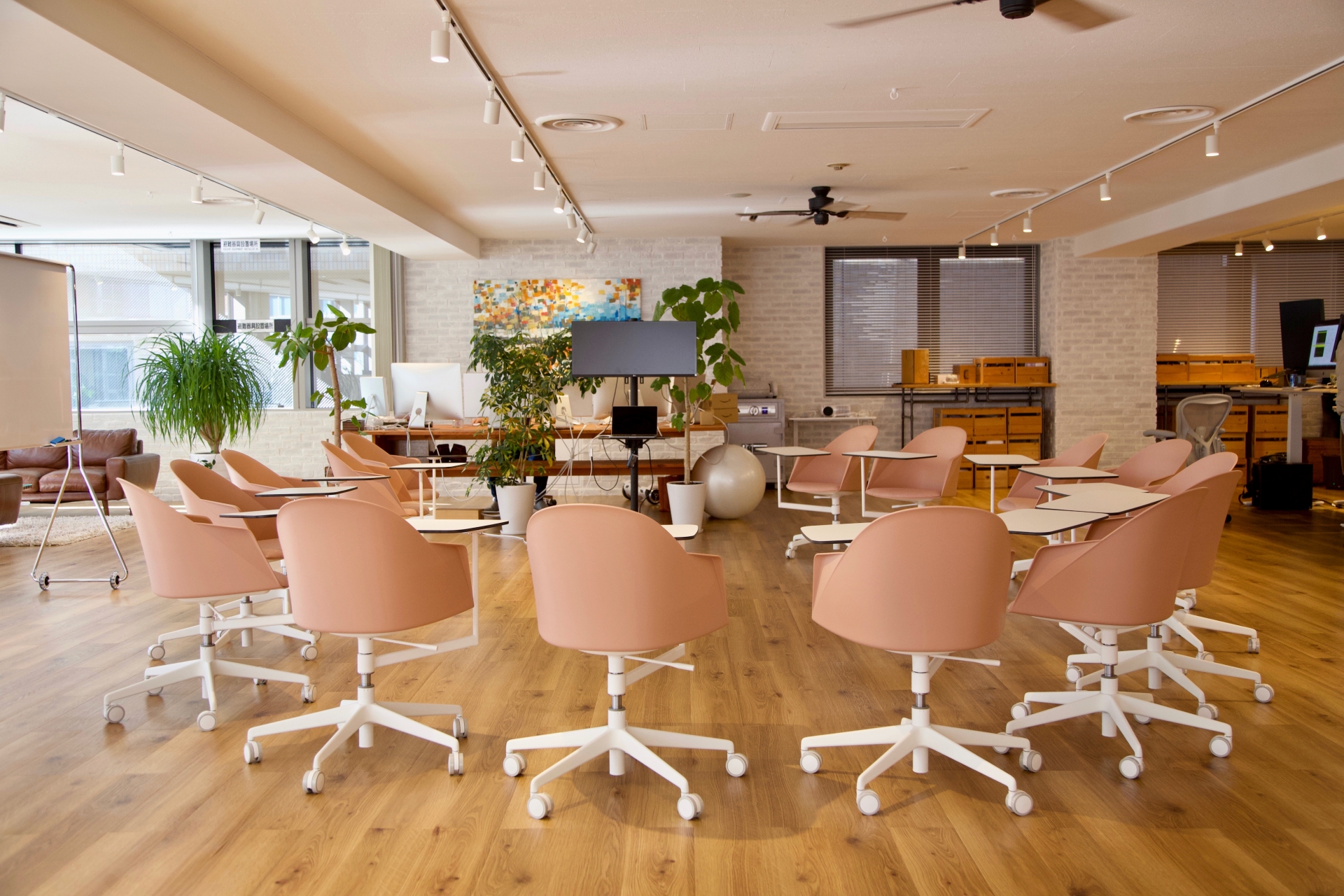 間仕切りのないオフィス(オフィスランドスケープ)とは?