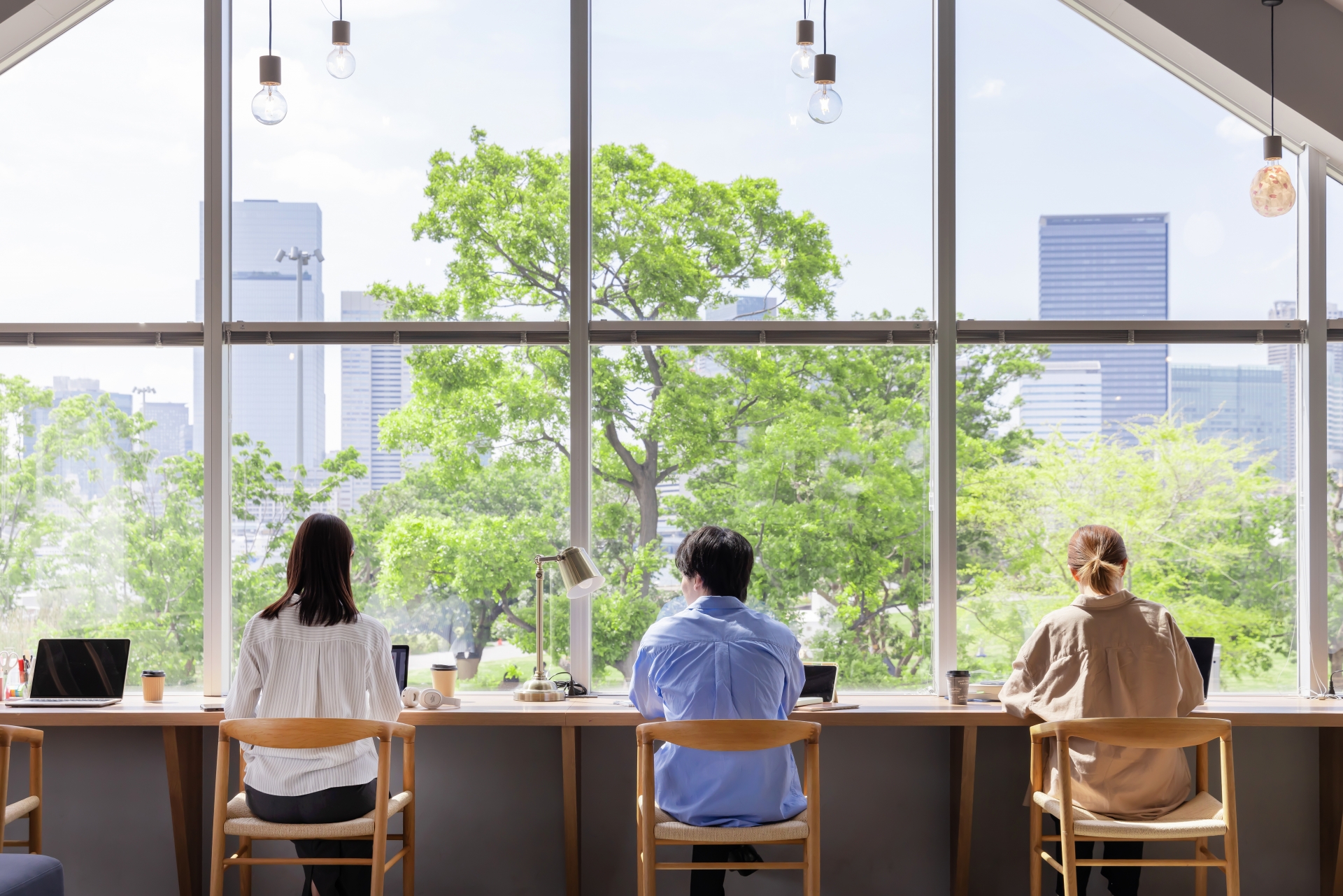 間仕切りのないオフィス（オフィスランドスケープ）に折戸を活用するメリット！事例も合わせて解説