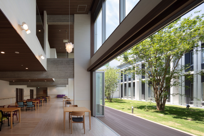 特別養護老人ホーム さぎの宮寮｜屋上テラスと一体化した開放的な療養空間