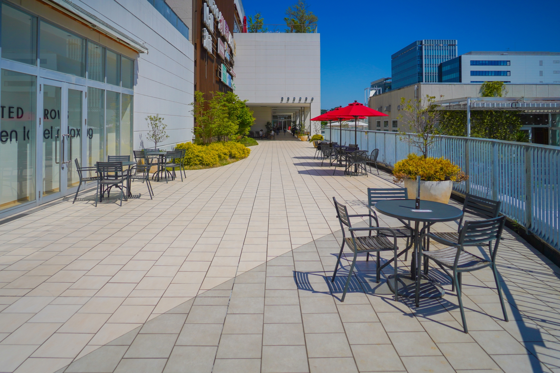 交流スペースに「開放感」が求められる理由