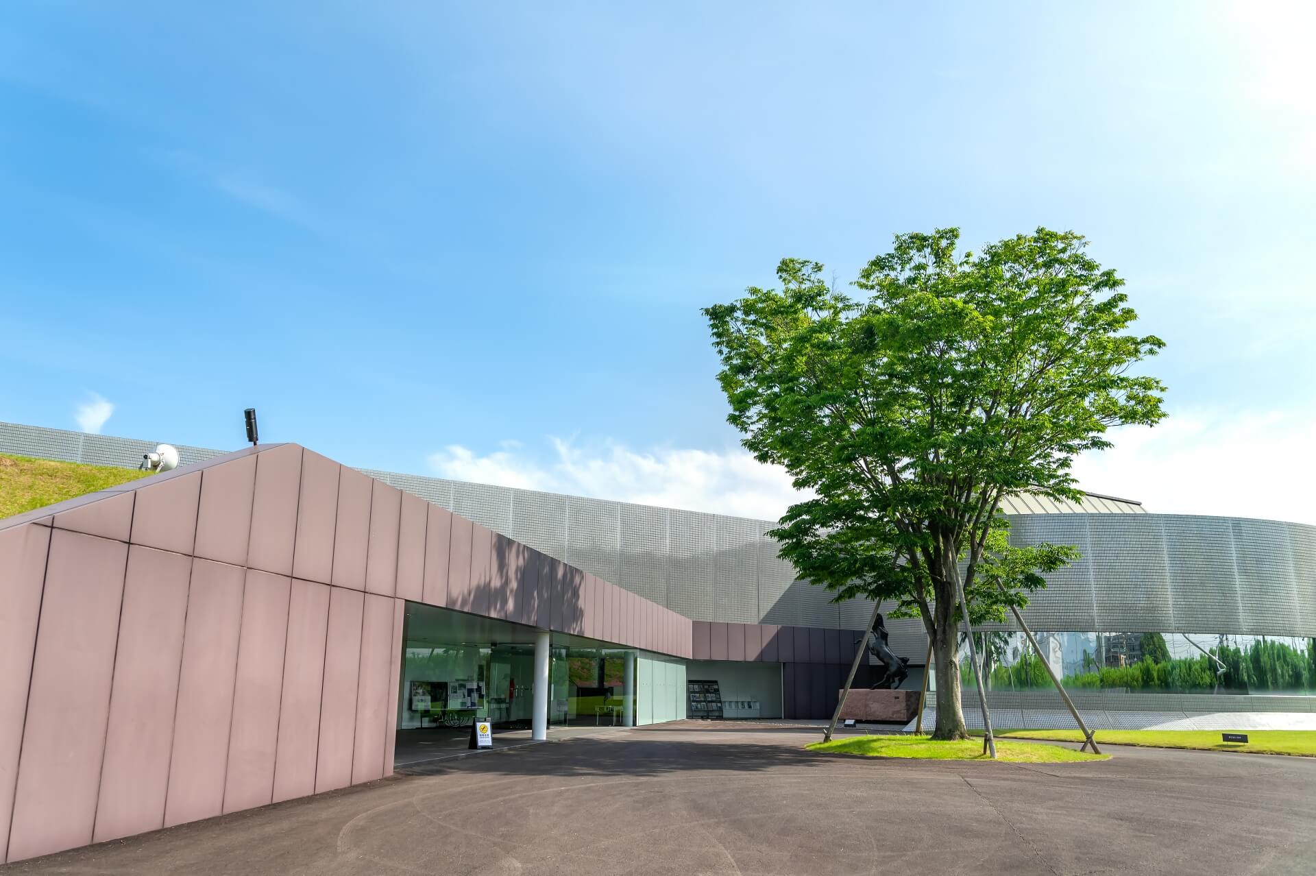 庁舎・公共施設の開放感を折戸で演出するコツ