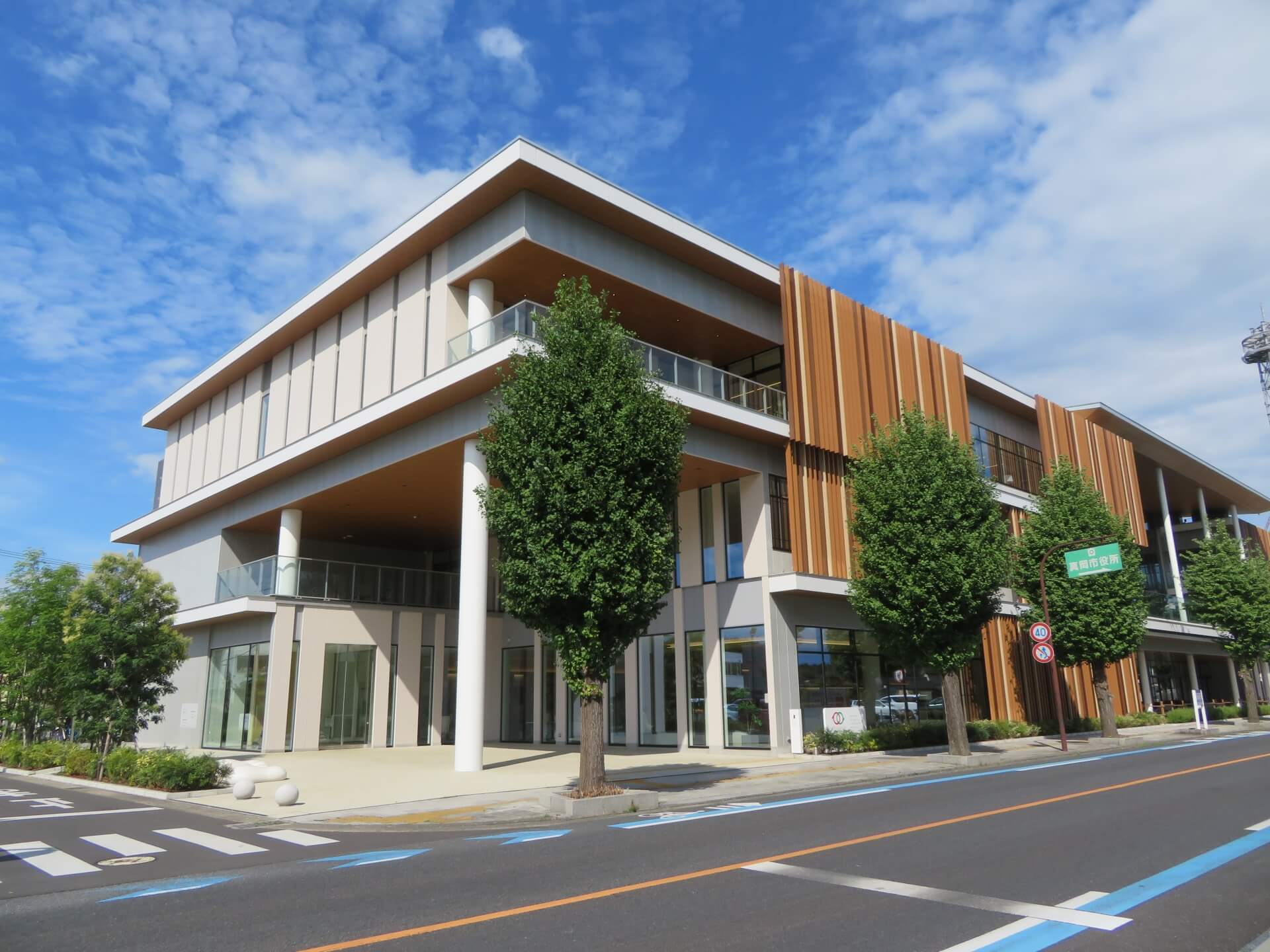 庁舎・公共施設の開放感をつくる折戸の特徴