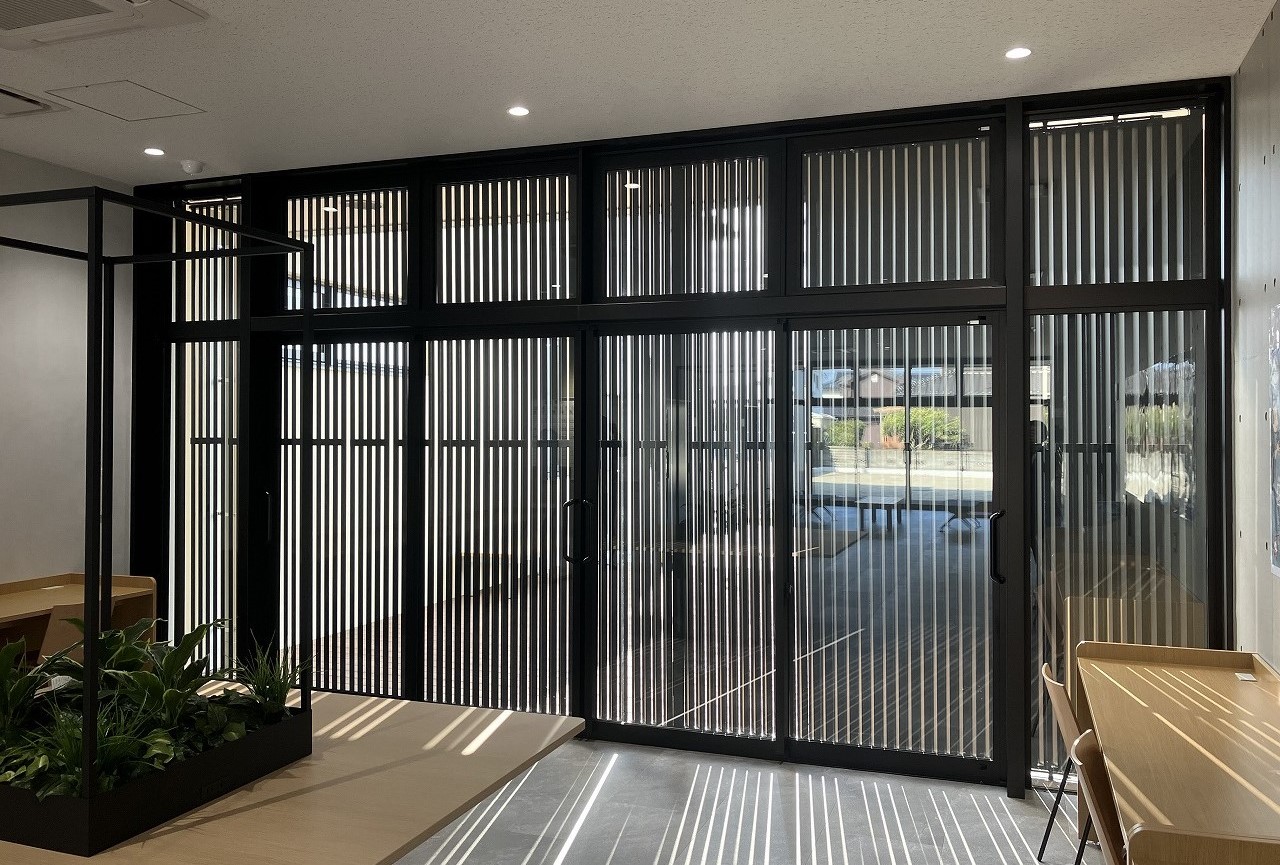 建築に彩光を活かした折戸の導入事例3選