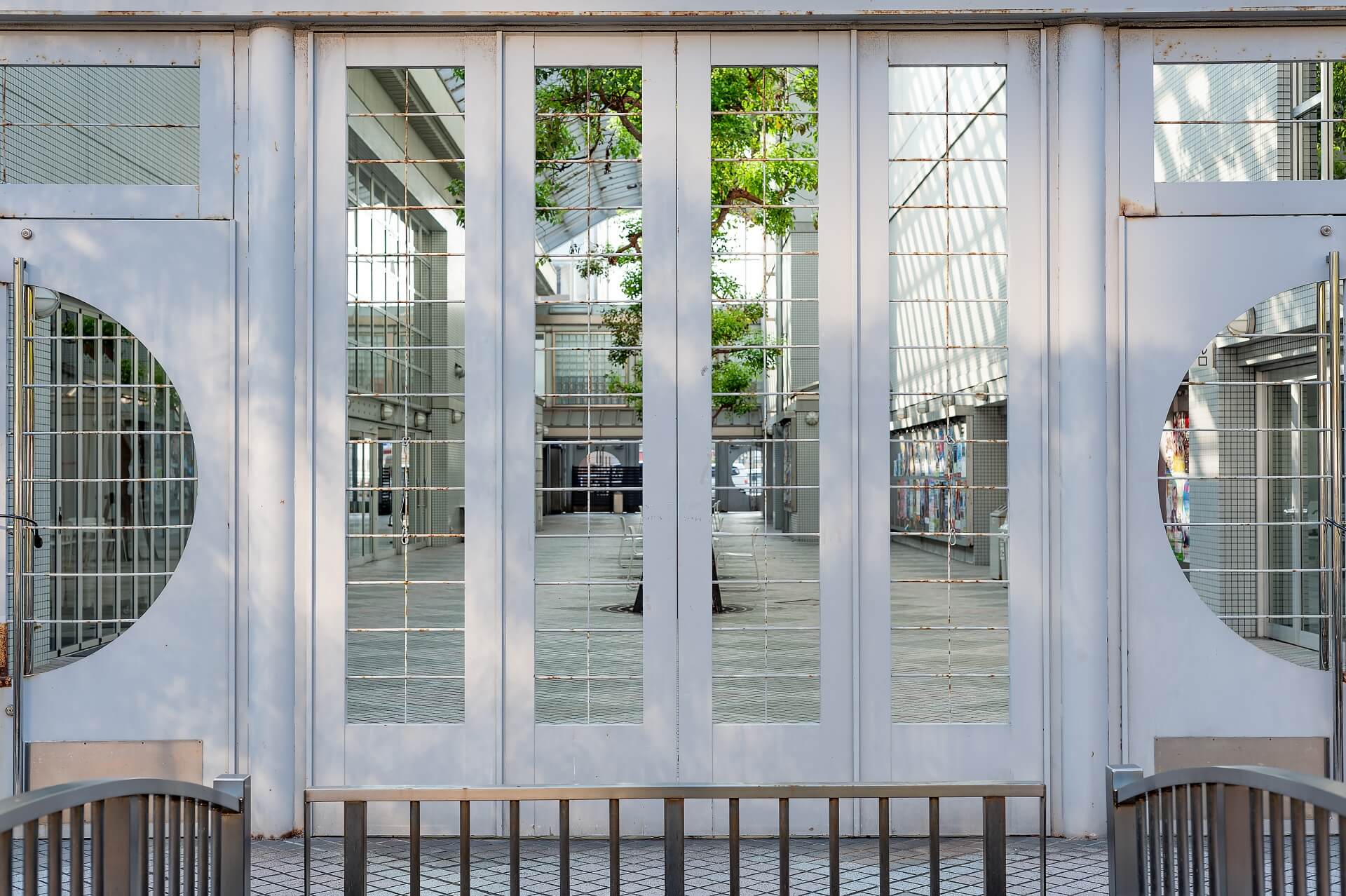 折戸を使うことで生まれる交流スペースの開放感