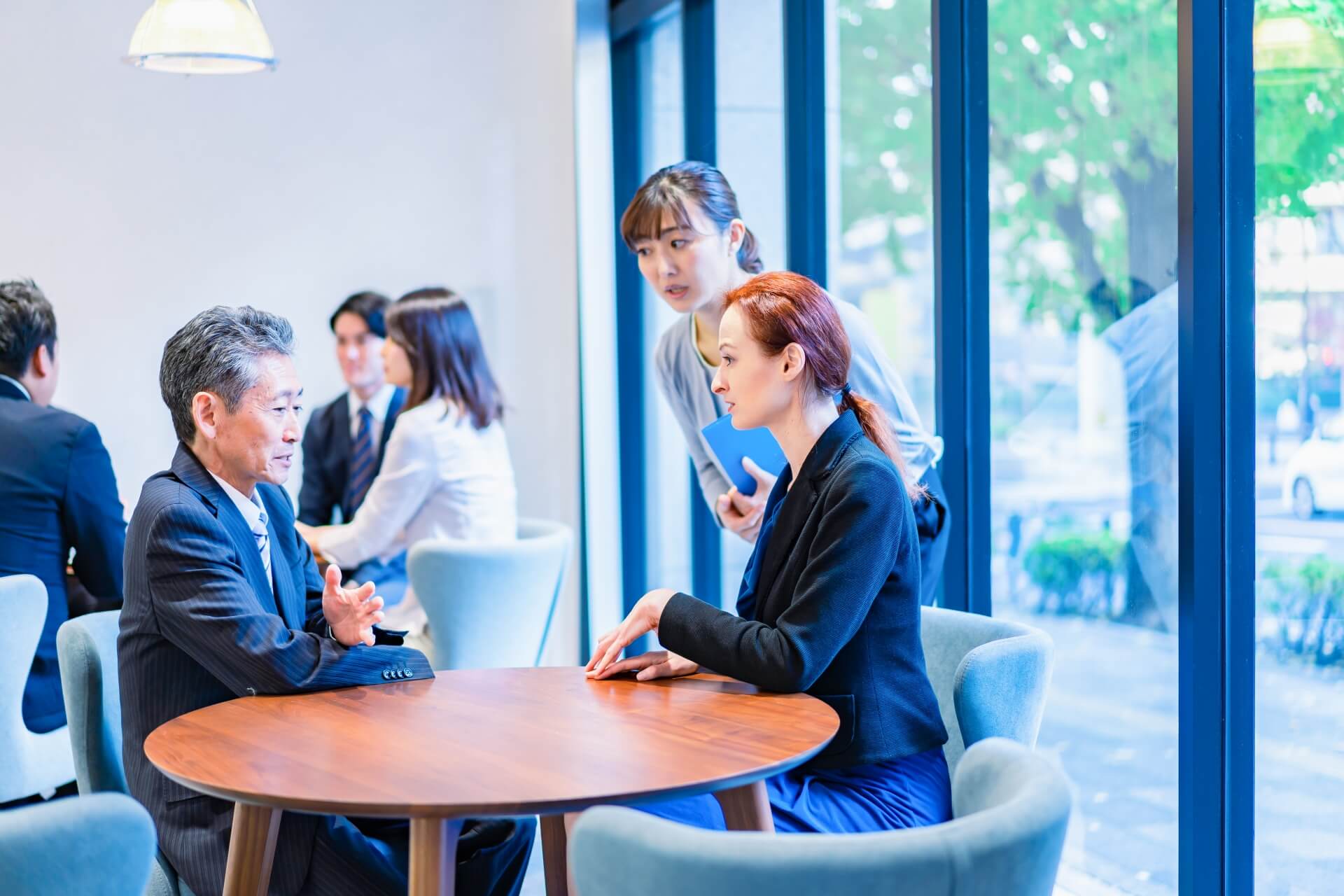 交流スペースの用途別|折戸・横引きシャッターの活用シーン