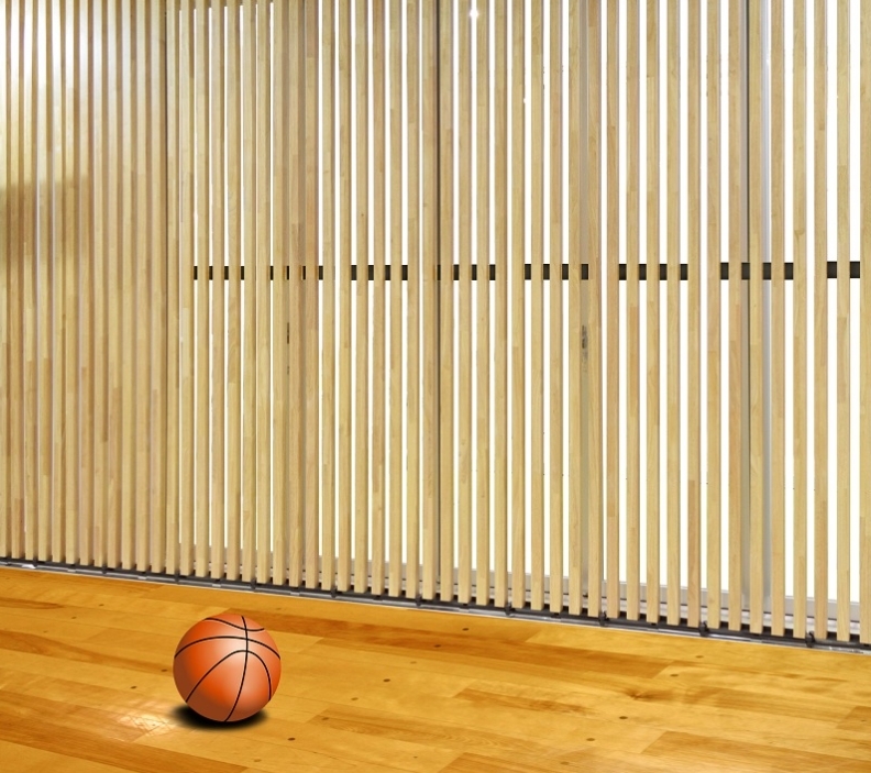 うららぎ|自然光と通風を確保しながら防球性を備えた木格子折戸