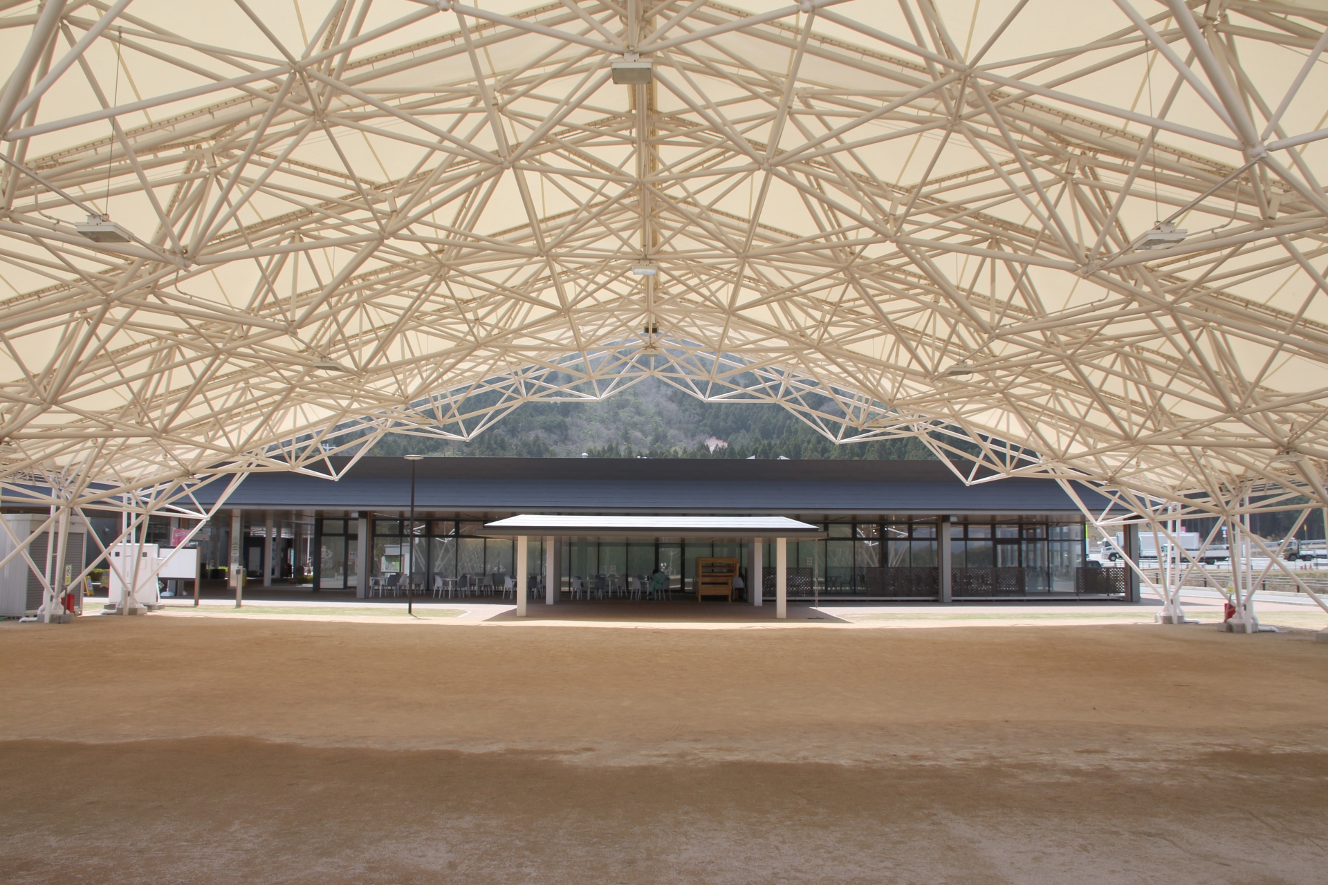 オープンスペース設計とは？折戸で実現する開放感と柔軟な空間活用の考え方・事例5選