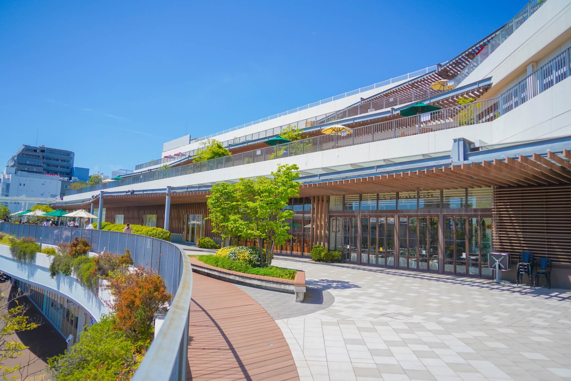 庁舎・公共施設に開放感を生むコツ｜折戸を活用した空間づくりの方法と5つの事例を紹介