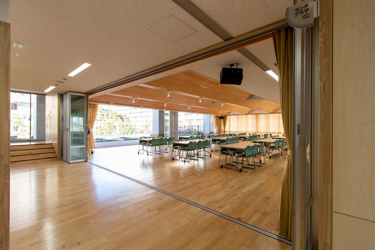 江東区立某学校｜開放感のある大開口と容易な操作性