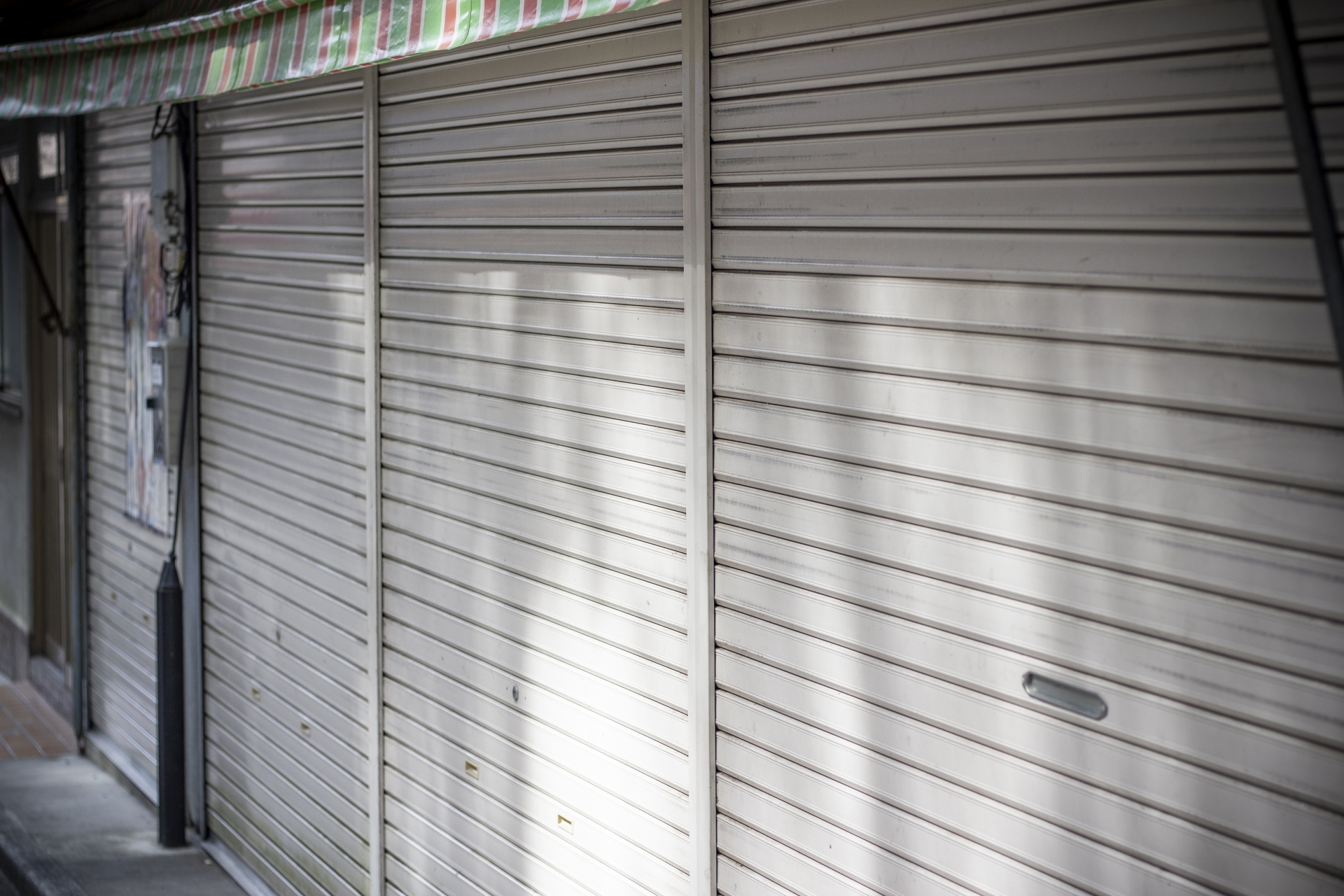 折戸を採用することで防犯シャッターはどう変わるか