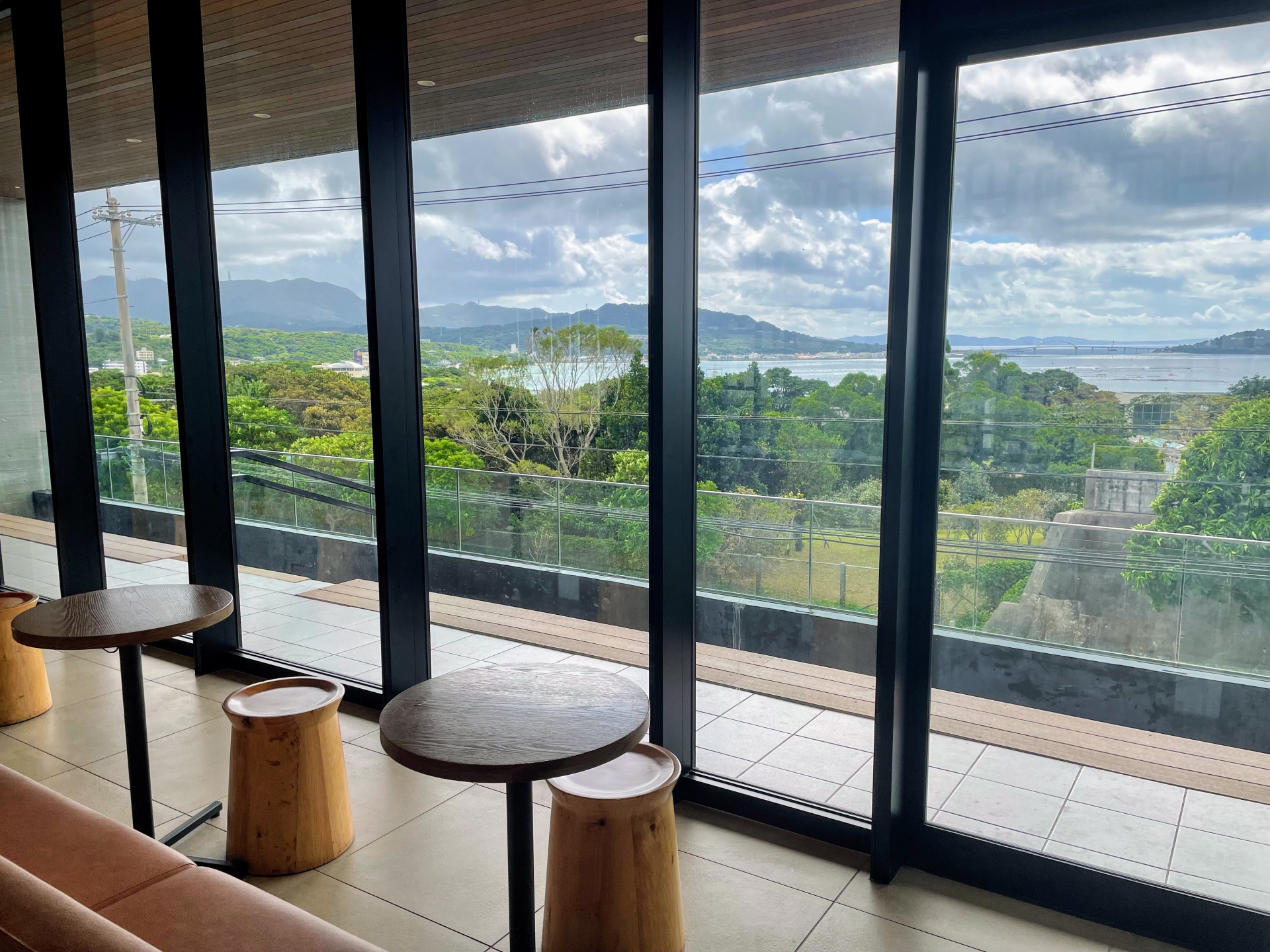 大開口建具とは？折戸で実現する開放性・安全性・運用性を3つの事例とともに解説